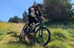 iWE, la agencia líder en turismo de experiencias. Descubre un mundo de experiencias únicas con un solo operador turístico. Experiencia Ebike-Charly Paredes- A Fondo-Andorra- Verano -Enduro Secretos del Bike Park- Andorra Holiday and Bike¡Reserva ahora y vive la emoción de recorrer los paisajes más espectaculares de Andorra en una ebike de la mano de Charly Paredes! Descubre todos los secretos del Bike Park, sumérgete en la adrenalina del enduro y disfruta de unas vacaciones inolvidables en Andorra. ¡No te pierdas esta oportunidad única de vivir una experiencia inigualable con iWE!