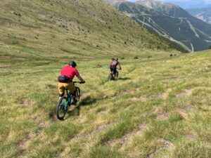 iWE, la agencia líder en turismo de experiencias. Descubre un mundo de experiencias únicas con un solo operador turístico- Enduro en Maia / Ciscaro / Incles / Cami del Gall